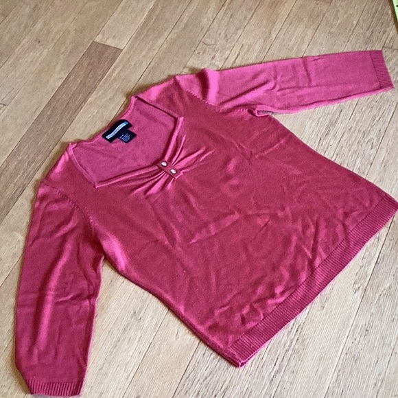 Requirements acrylic mauve 3/4 sleeve sweater w/sweetheart neckline - Picture 6 of 11